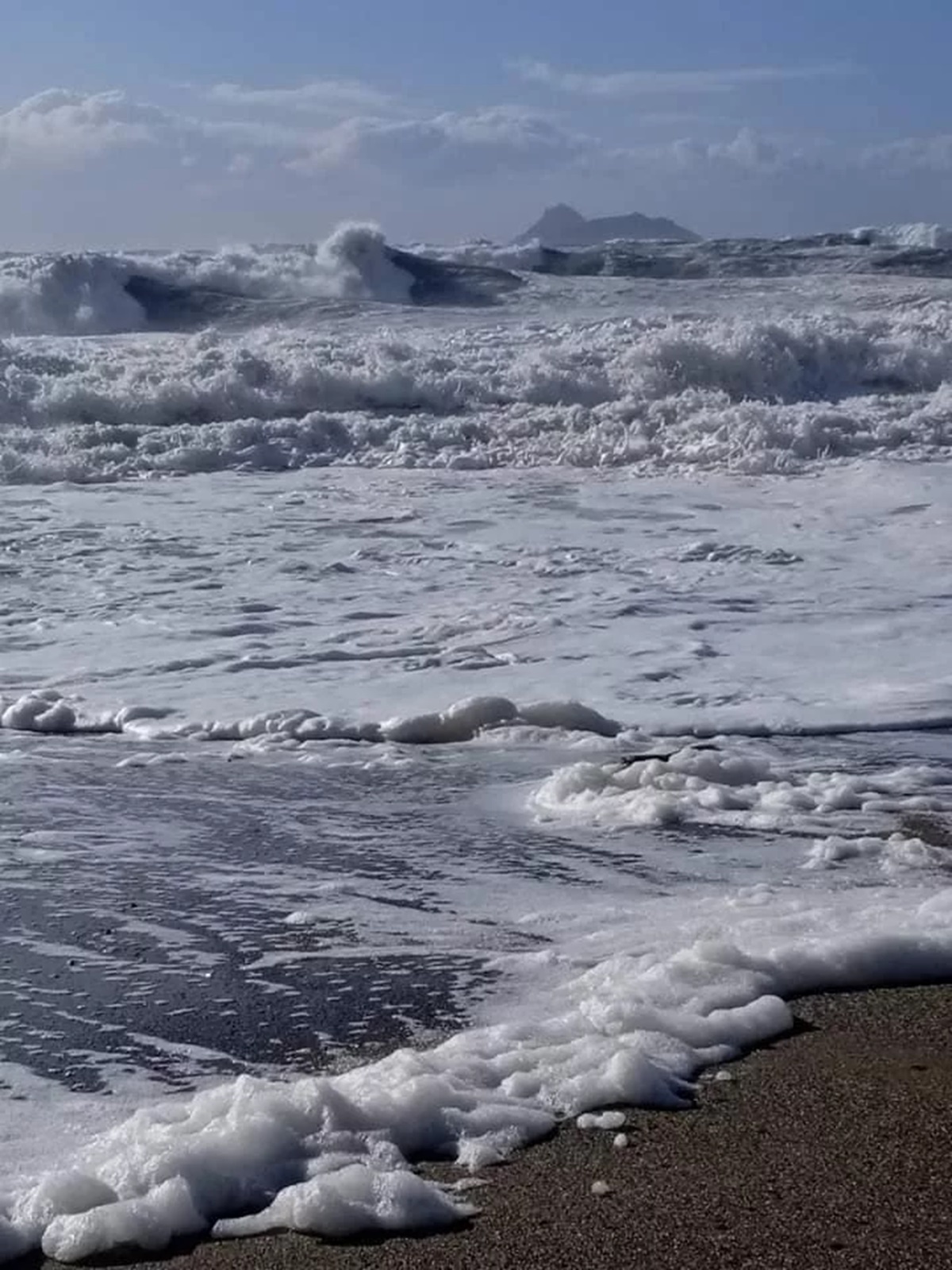 Κρήτη παραλία αφροί