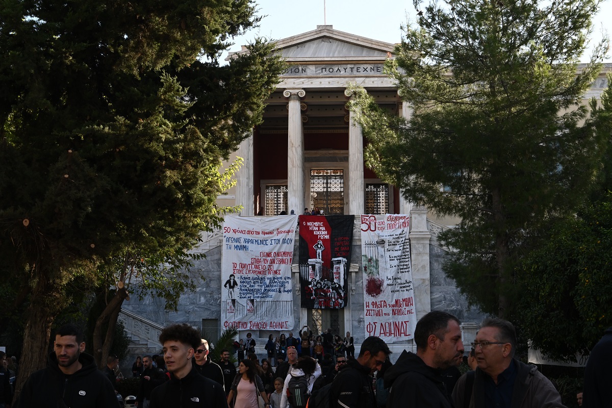 Πολυτεχνείο: «Αστακός» το κέντρο της Αθήνας με 5.000 αστυνομικούς, drones και ελικόπτερα – Κλείνουν δρόμοι και μετρό