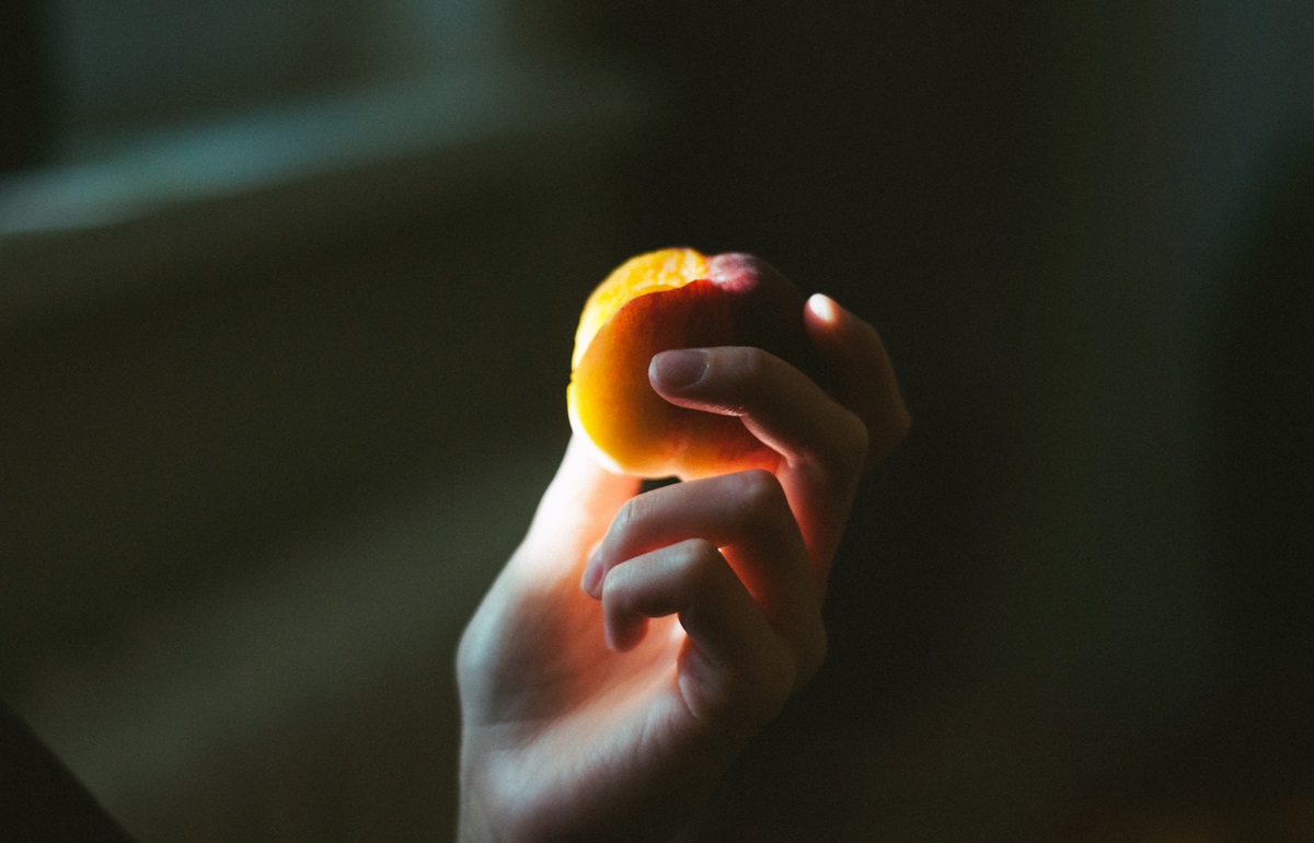 TikTok: Σας καθαρίζει πορτοκάλια; Σας αγαπά! – Το νέο τεστ σχέσης που έγινε viral