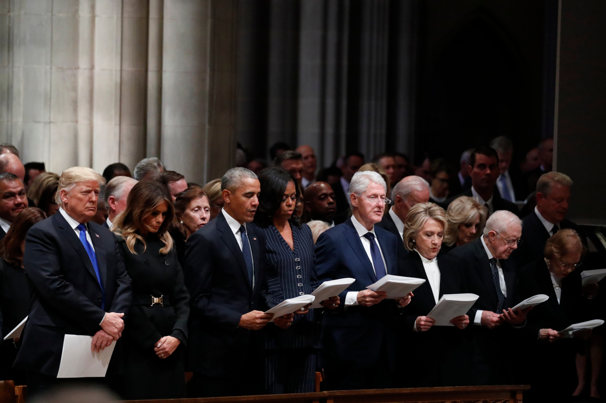 Ιστορική συνάντηση: Οι 5 τελευταίες Πρώτες Κυρίες των ΗΠΑ στην κηδεία της Ροζαλίν Κάρτερ (pics)