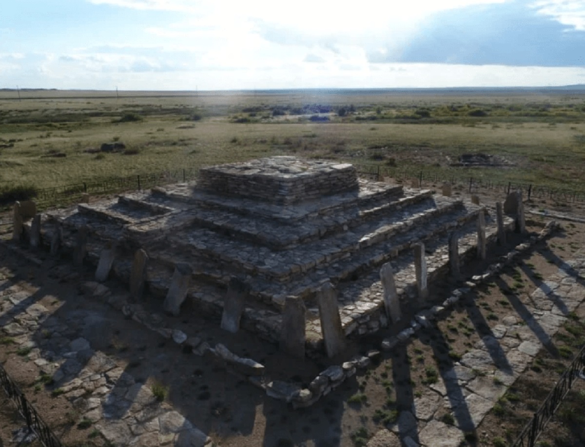 Καζακστάν: Βρέθηκε πυραμίδα 3.400 ετών – Στην ίδια περιοχή αποκαλύφθηκε και οικισμός