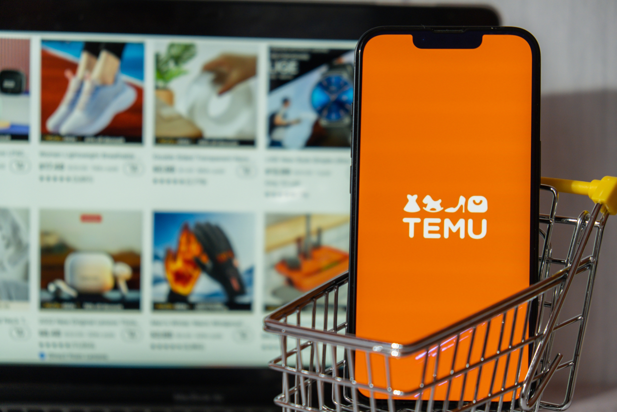 Πώς το Temu έγινε talk of the town: Το βλέπεις παντού στα social, αγοράζουν όλοι από κει, κέρδισε το κοινό του TikTok