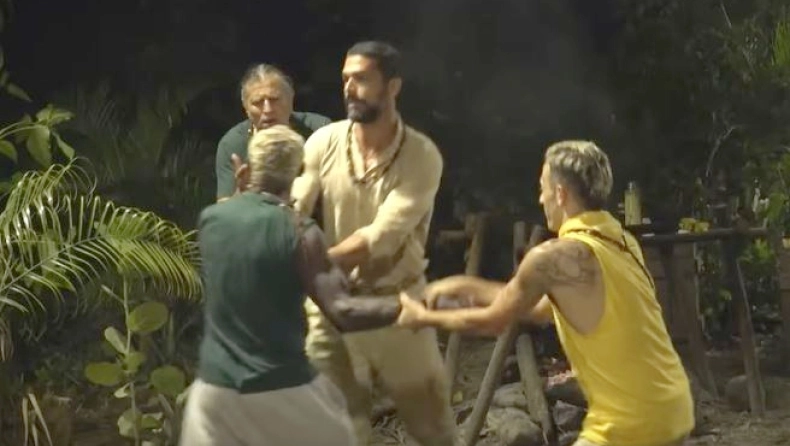 Ροντέο το «I’m a celebrity…»: Ο Ογκουνσότο πιάστηκε στα χέρια με Βαμβακούλα γιατί είπε για την μάνα του (vid)