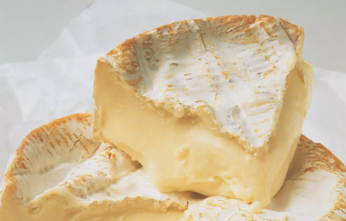 «Γαλλική επανάσταση» εκ νέου: Αυτή τη φορά δεν είναι για το ψωμί, αλλά για το τυρί – «Ας φάνε camembert»