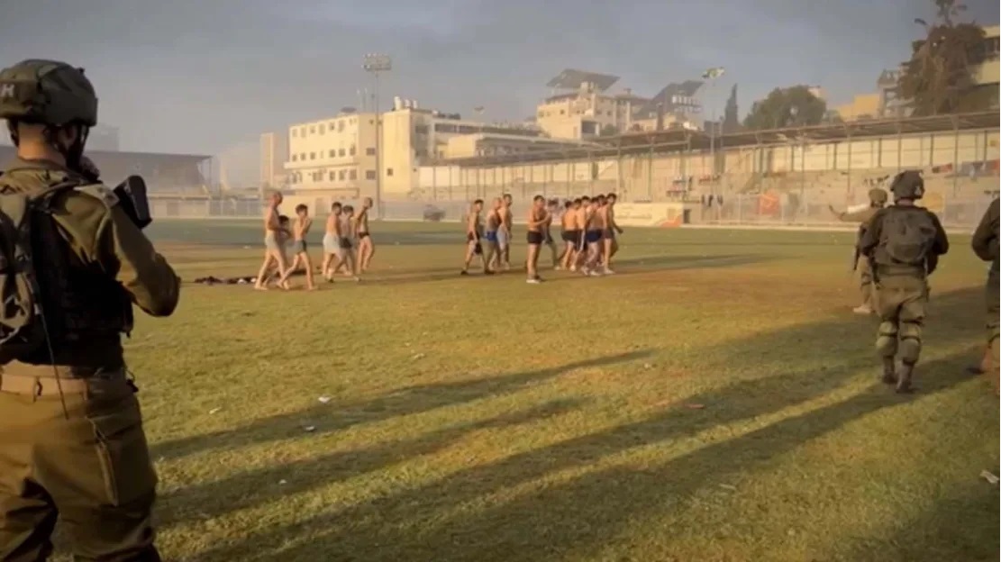 Στρατόπεδα συγκέντρωσης σε γήπεδα της Γάζας - Εξευτελιστικές εικόνες δείχνουν Ισραηλινούς να γδύνουν παιδιά Ισραήλ