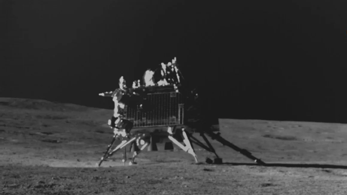 Η μονάδα που τροφοδοτούσε την ιστορική αποστολή στη Σελήνη επέστρεψε στην τροχιά της Γης