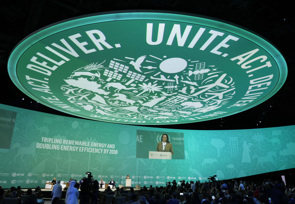 COP28: 117 χώρες συμφώνησαν να τριπλασιάσουν την παγκόσμια ικανότητα ΑΠΕ έως το 2030