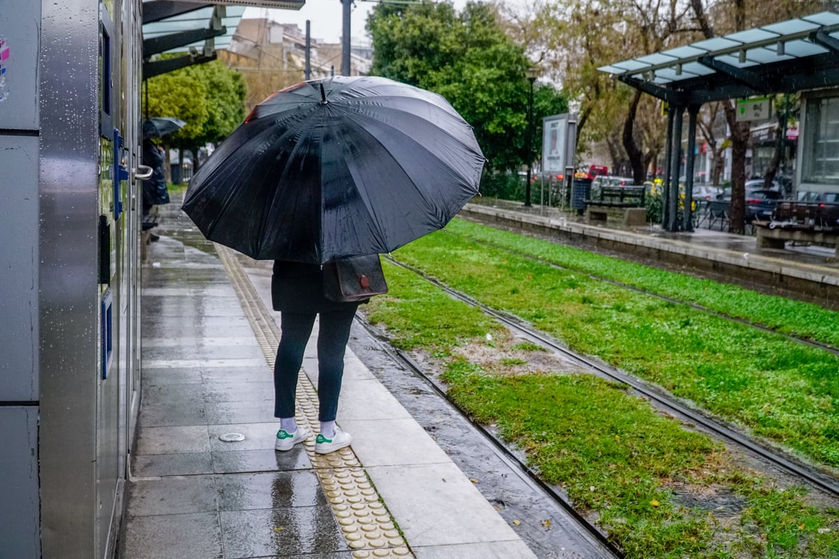 Καιρός: Βροχές, καταιγίδες αλλά και θερμοκρασίες μέχρι 20 βαθμούς