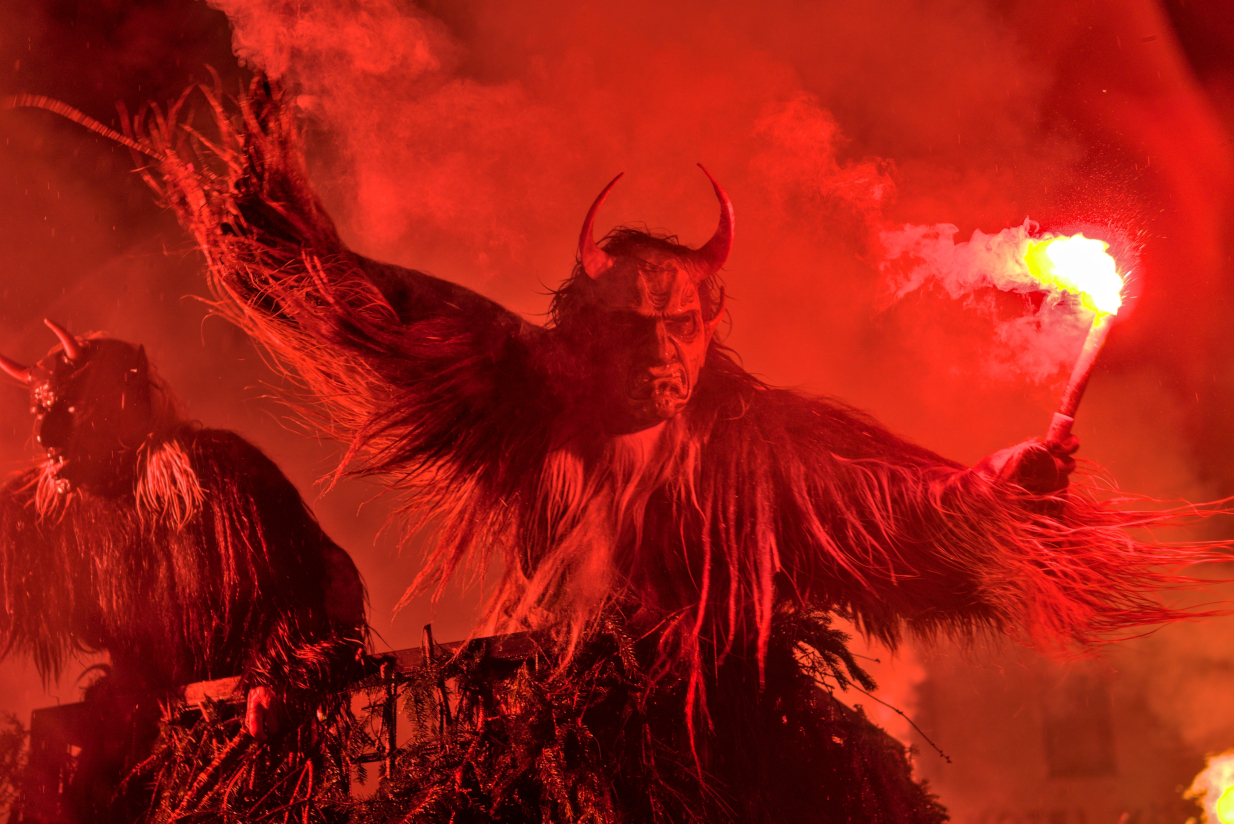 Krampus: Το γιορτινό τέρας που κοντράρει τον Άγιο Βασίλη