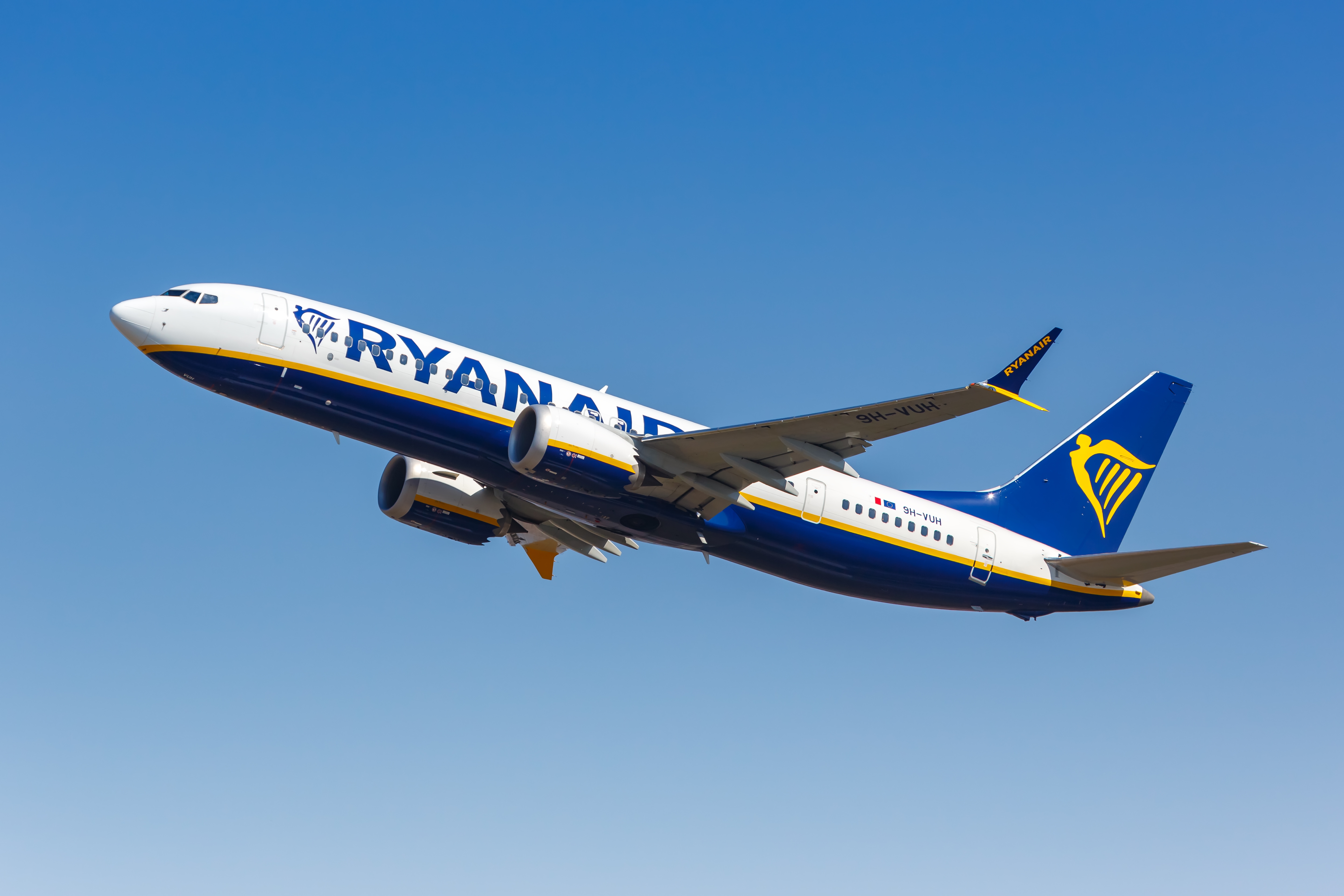 Ryanair: Επιβάτες «καίνε» την αεροπορική εταιρεία για «σκανδαλώδη» νέα χρέωση