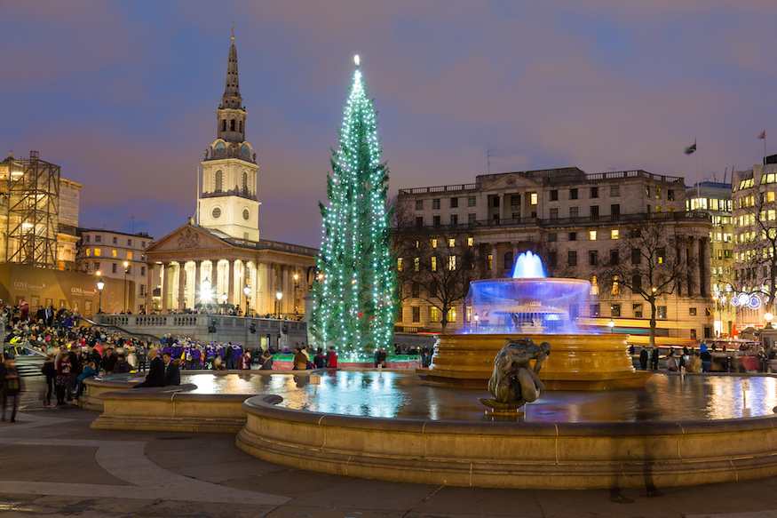 Κάτι λείπει από το χριστουγεννιάτικο δέντρο στην Trafalgar Square: Τρολάρισμα στα social media - «Πού πήγε το υπόλοιπο»
