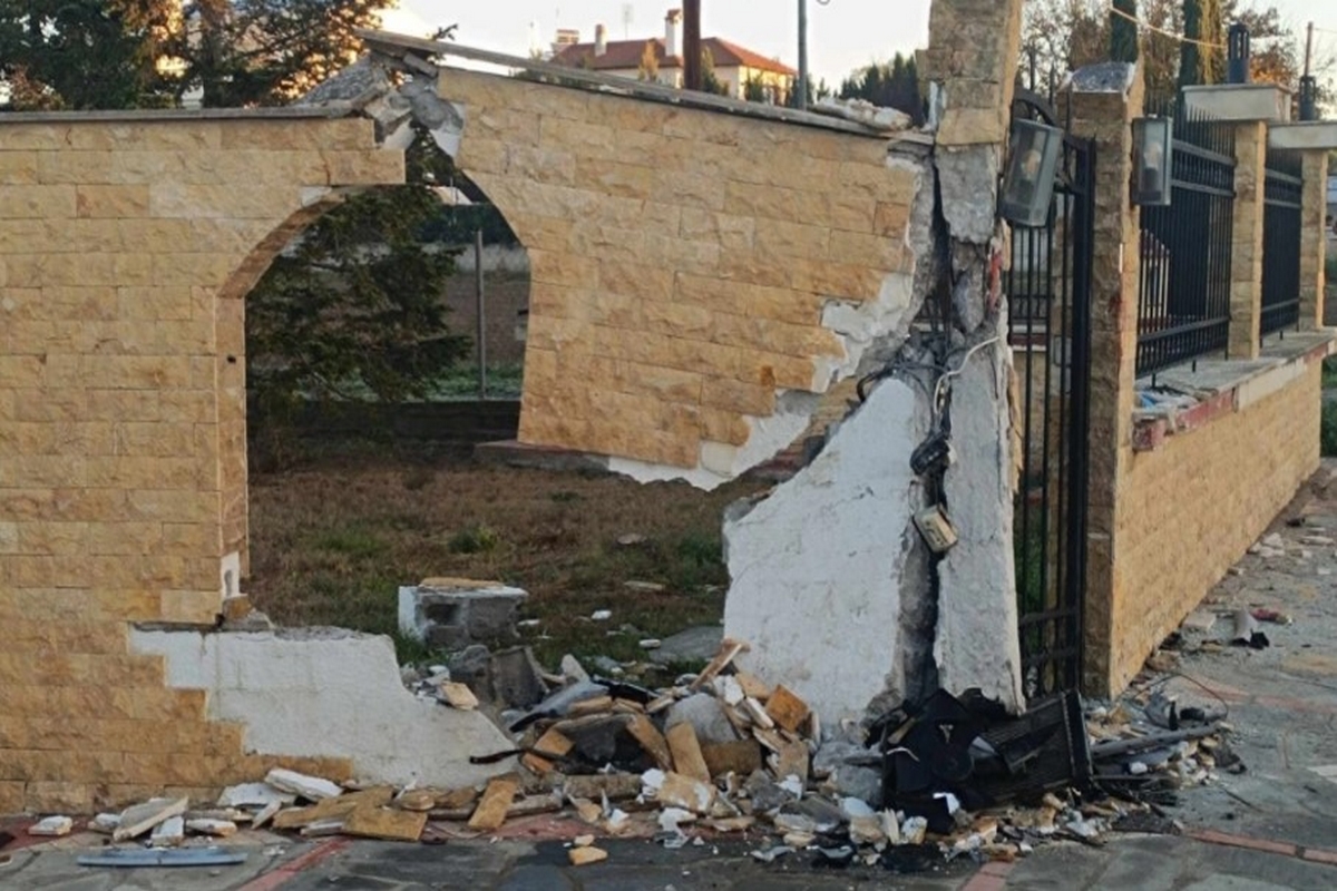 Τραγωδία στη Θεσσαλονίκη: Νεκρός 24χρονος σε τροχαίο – Το ΙΧ του καρφώθηκε σε τοίχο