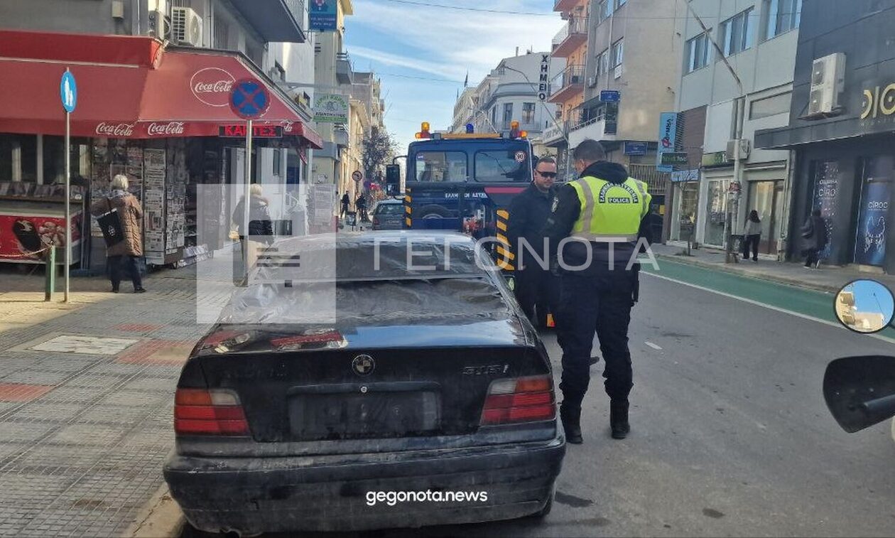 Βόλος: Μερακλής οδηγός πάρκαρε παράνομα, έβγαλε τις πινακίδες μόνος του και πήγε… τσιπουράδικο