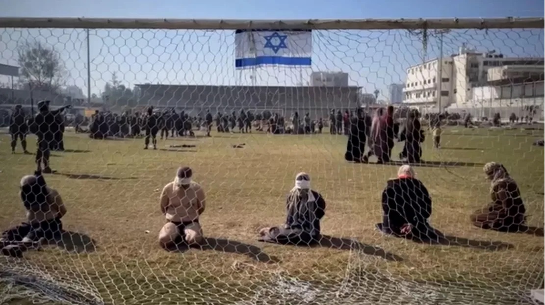 Στρατόπεδα συγκέντρωσης σε γήπεδα της Γάζας – Εξευτελιστικές εικόνες δείχνουν Ισραηλινούς να γδύνουν παιδιά