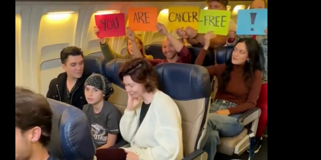 Συγκινητικό βίντεο: Πιλότος ανακοινώνει εν πτήσει σε 10χρονο ότι «τελείωσε με τον καρκίνο»