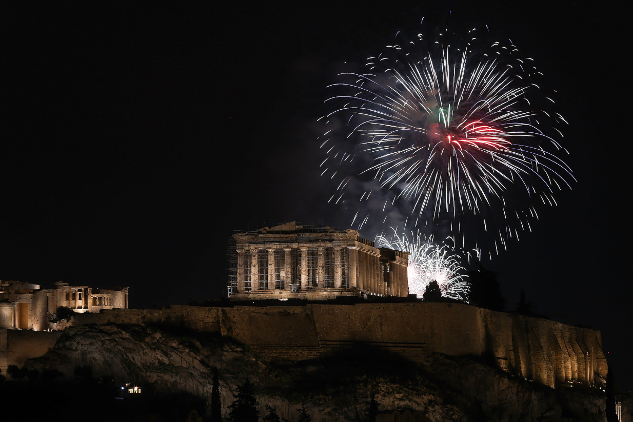 «Εκρηκτική» Ακρόπολη vs Φαντασμαγορική Αριστοτέλους: Η Πρωτοχρονιά 2024 ανέδειξε τη Θεσσαλονίκη «νικήτρια» έναντι της Αθήνας