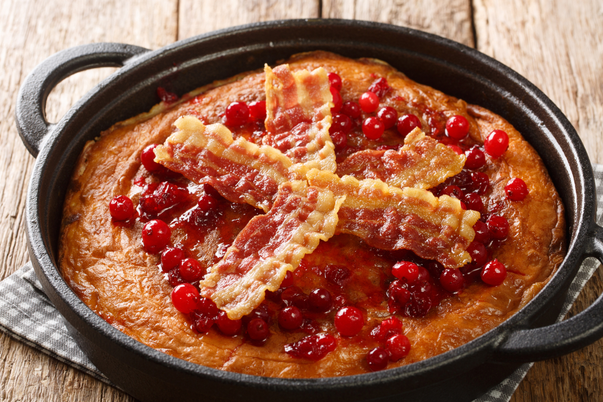 Μόνο του σε κρατάει όλη μέρα: Το αφράτο pancake με μπέικον και cranberries που μόνο γερά στομάχια καταφέρνουν