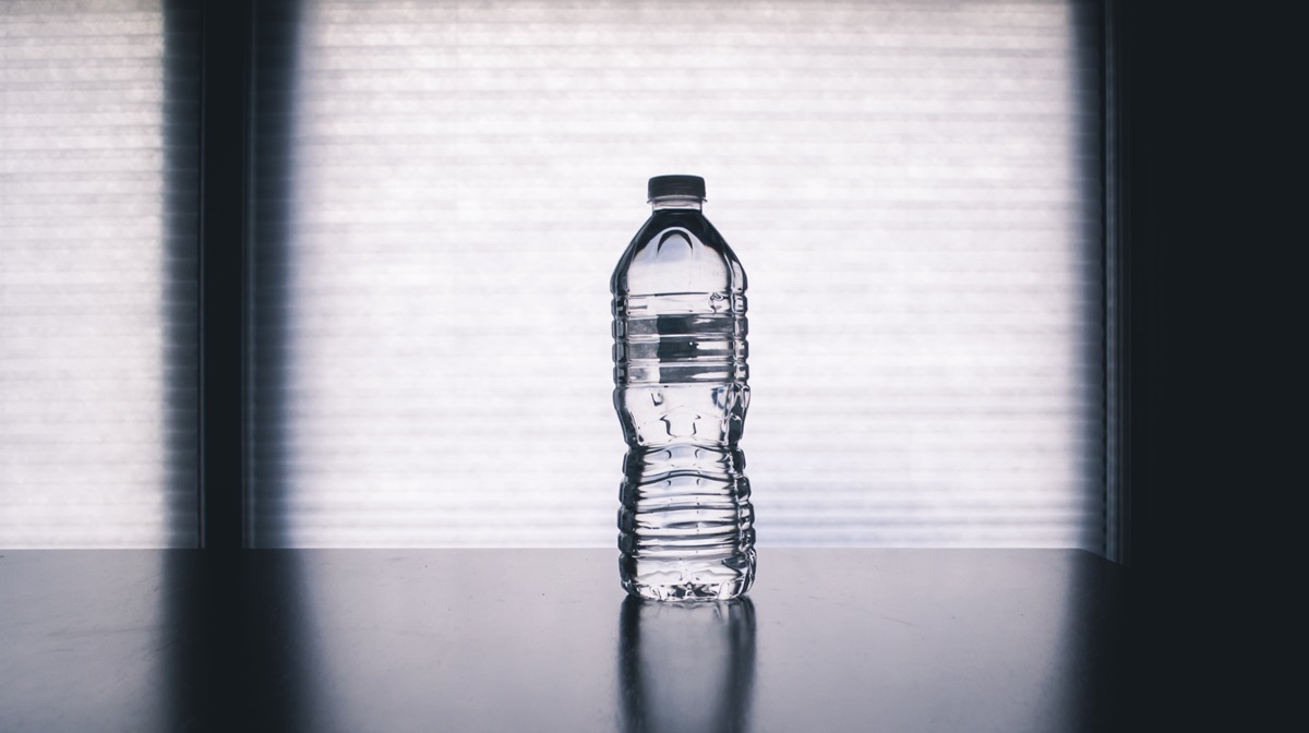 Made of Plastic, It’s Not Fantastic: Το νερό που πίνεις είναι γεμάτο μικροπλαστικά και έχουν καταλάβει το σώμα σου