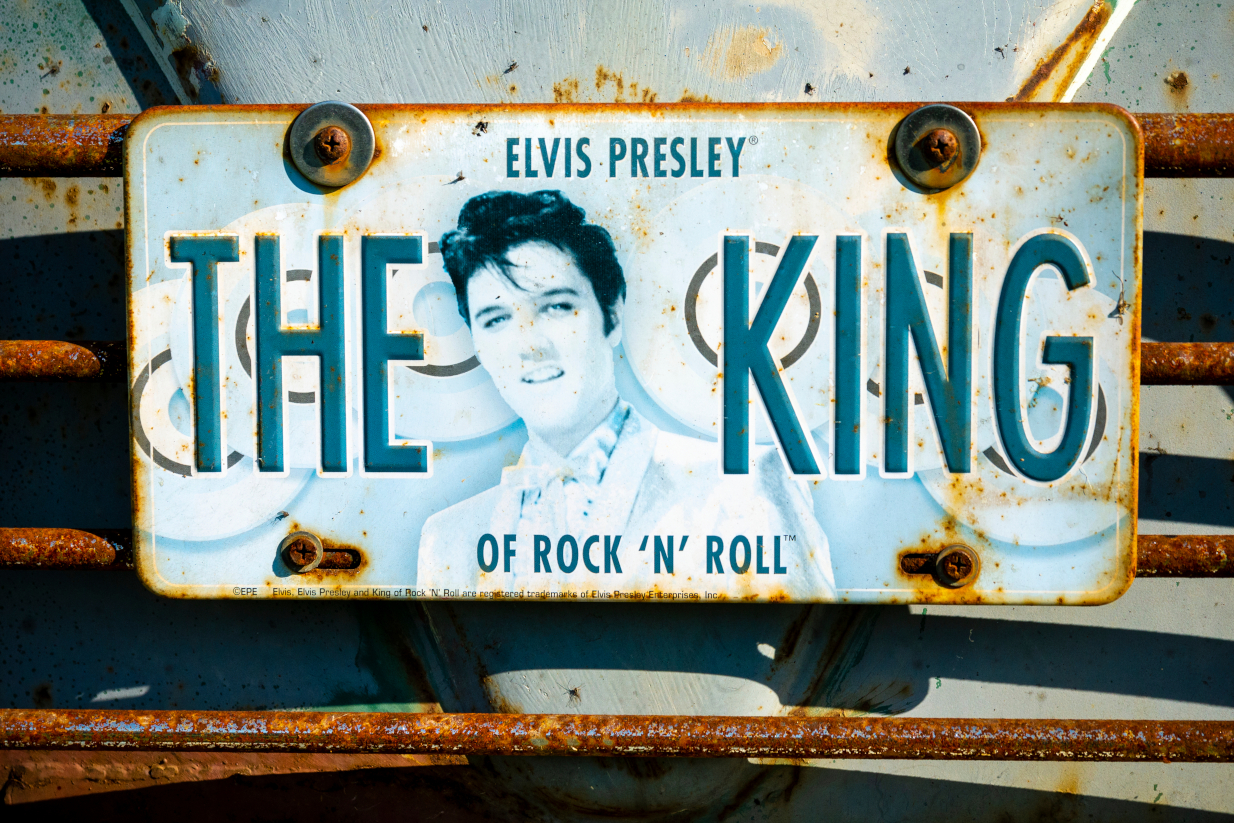 Ο Elvis Presley μέσω των βιογράφων του: Η κατάρα του ροκ σταρ