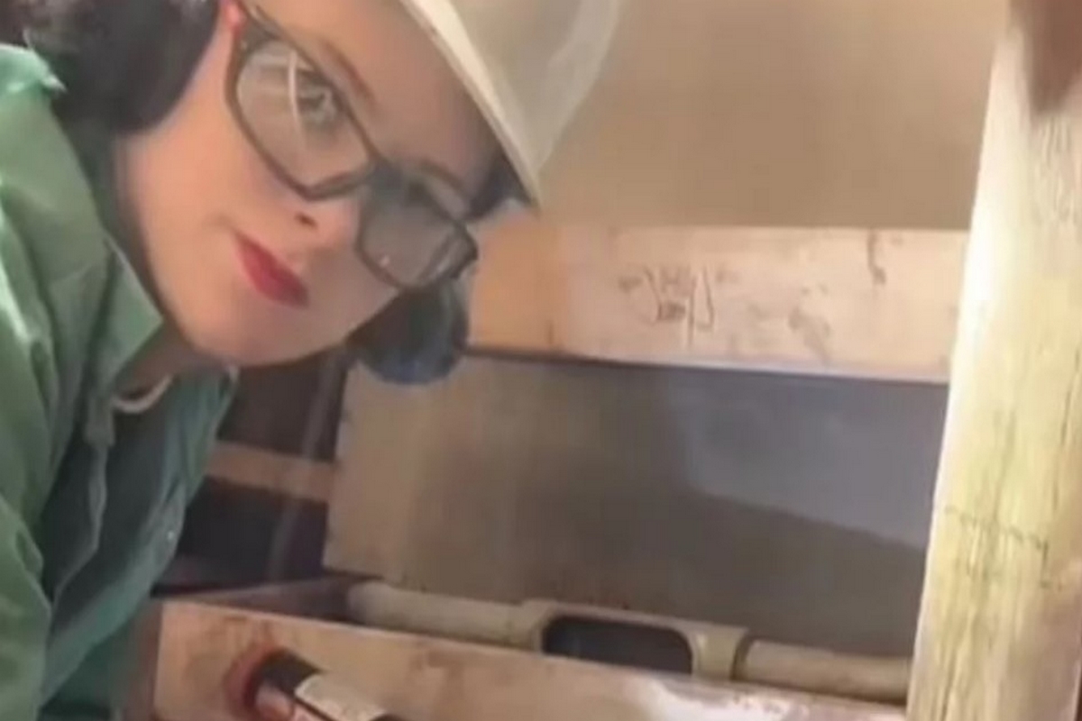 TikToker σκάβει ένα δίκτυο τούνελ κάτω από το σπίτι της και έχει γίνει viral -Τρελή κατασκευή