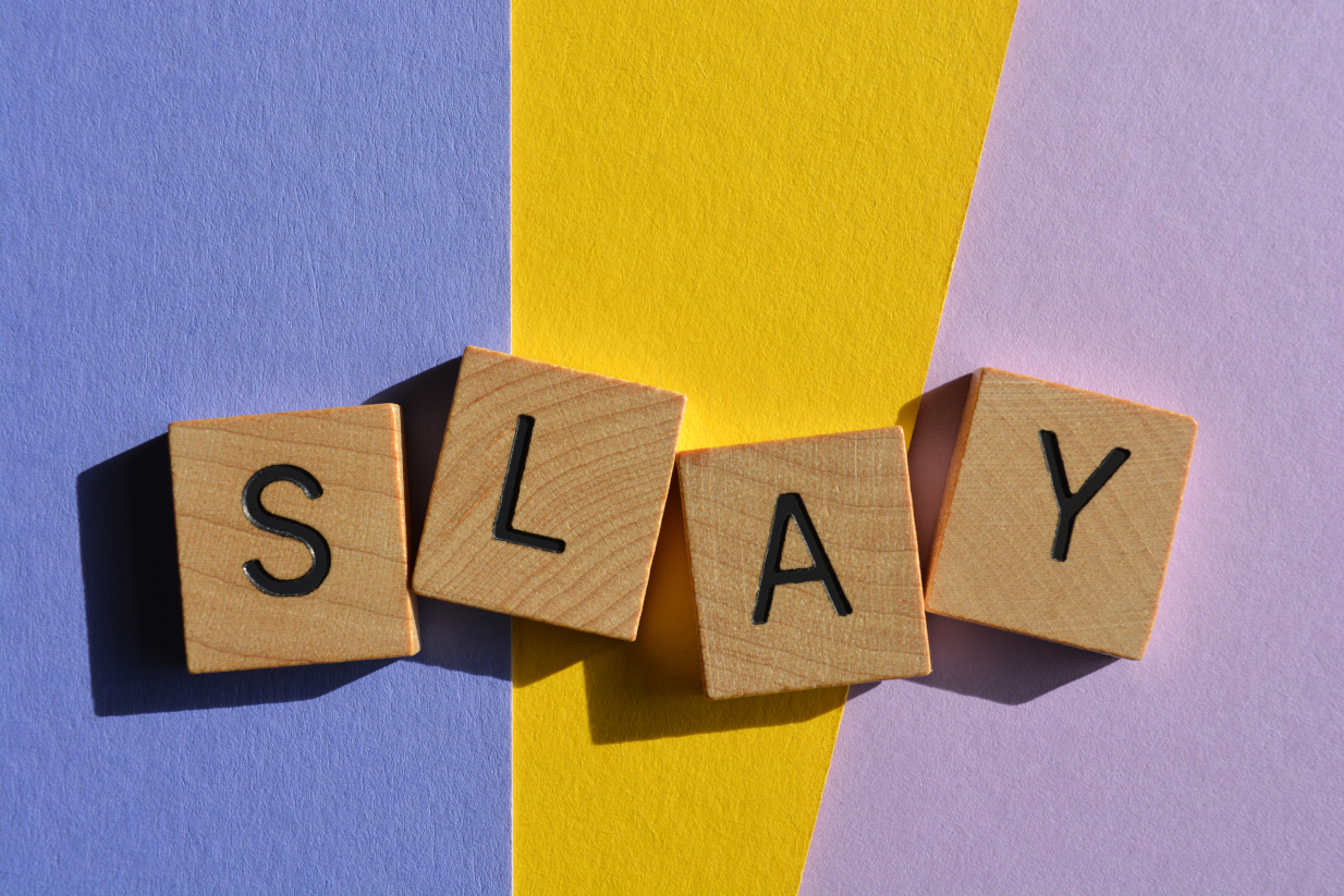Κριντζ και slay: 10 λέξεις που πρέπει να καταργηθούν από το λεξιλόγιο της νεολαίας