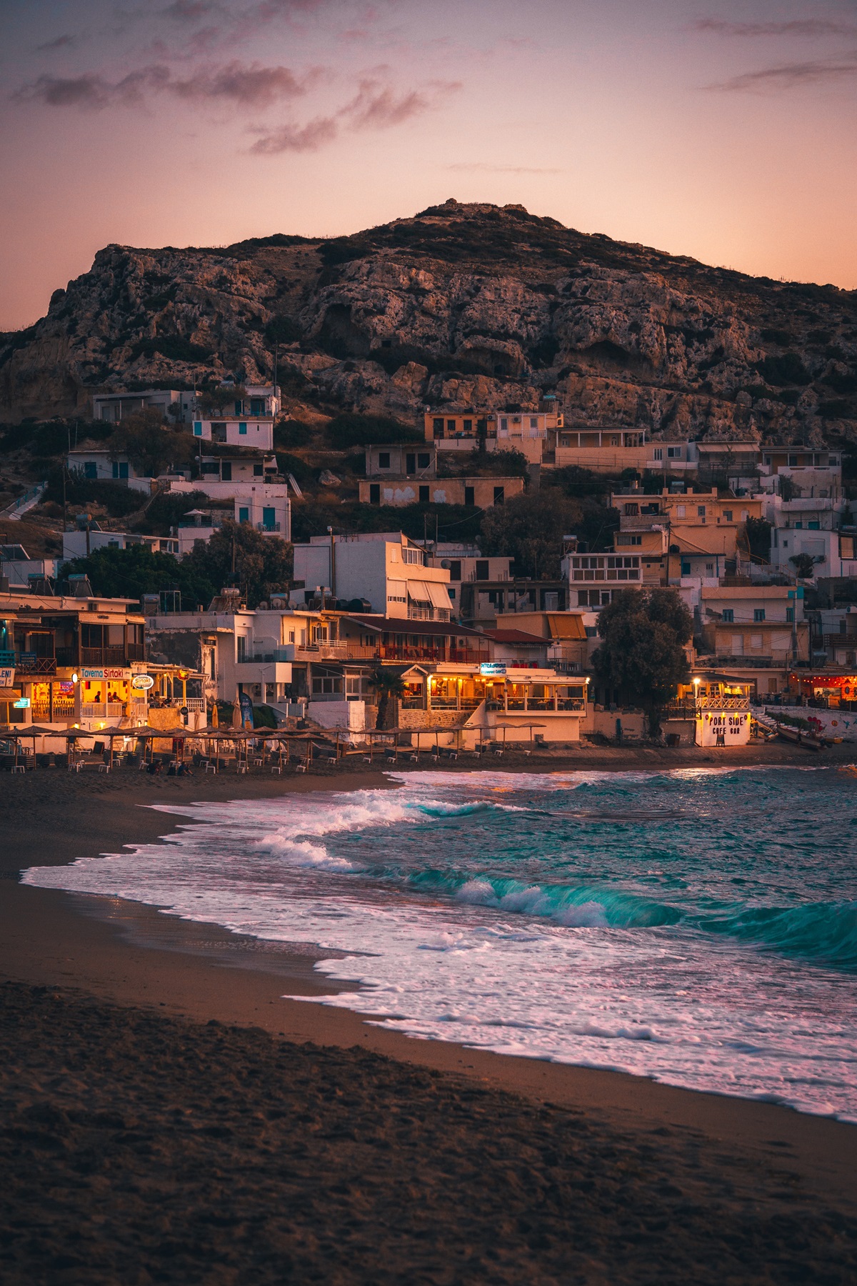 Πανταχού παρόν: Το μέρος της Ελλάδας που κατακλύζει κάθε λίστα για top προορισμούς το 2024 - Το έχουν όλοι σε περίοπτη θέση 10 top προορισμοί Μάταλα