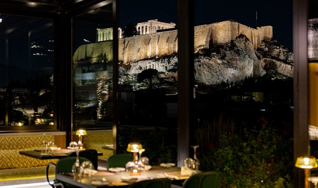 Με την Ακρόπολη στην ευθεία σου: 5 εστιατόρια ξενοδοχείων στην Αθήνα που χάνεις αν δεν τα επισκεφτείς