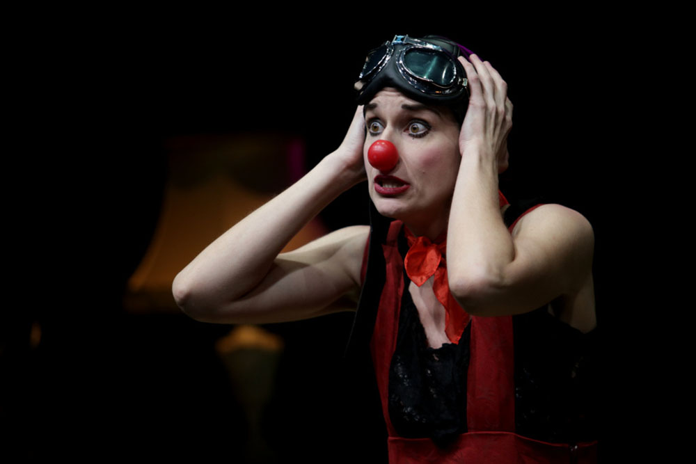 Μαρία Φλωράτου πώς είναι να υποδύεσαι 20 ρόλους μόνη σου σε μια παράσταση;