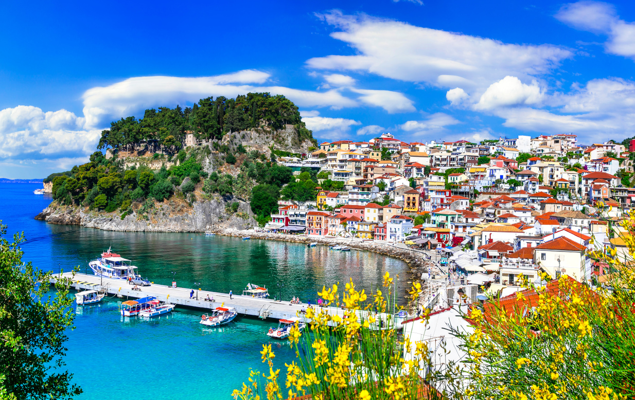 Ο δημοφιλέστερος τουριστικός προορισμός στα ηπειρωτικά: Η πόλη της Ελλάδας που αποθεώνει η Sun στα προσφέρει όλα 
