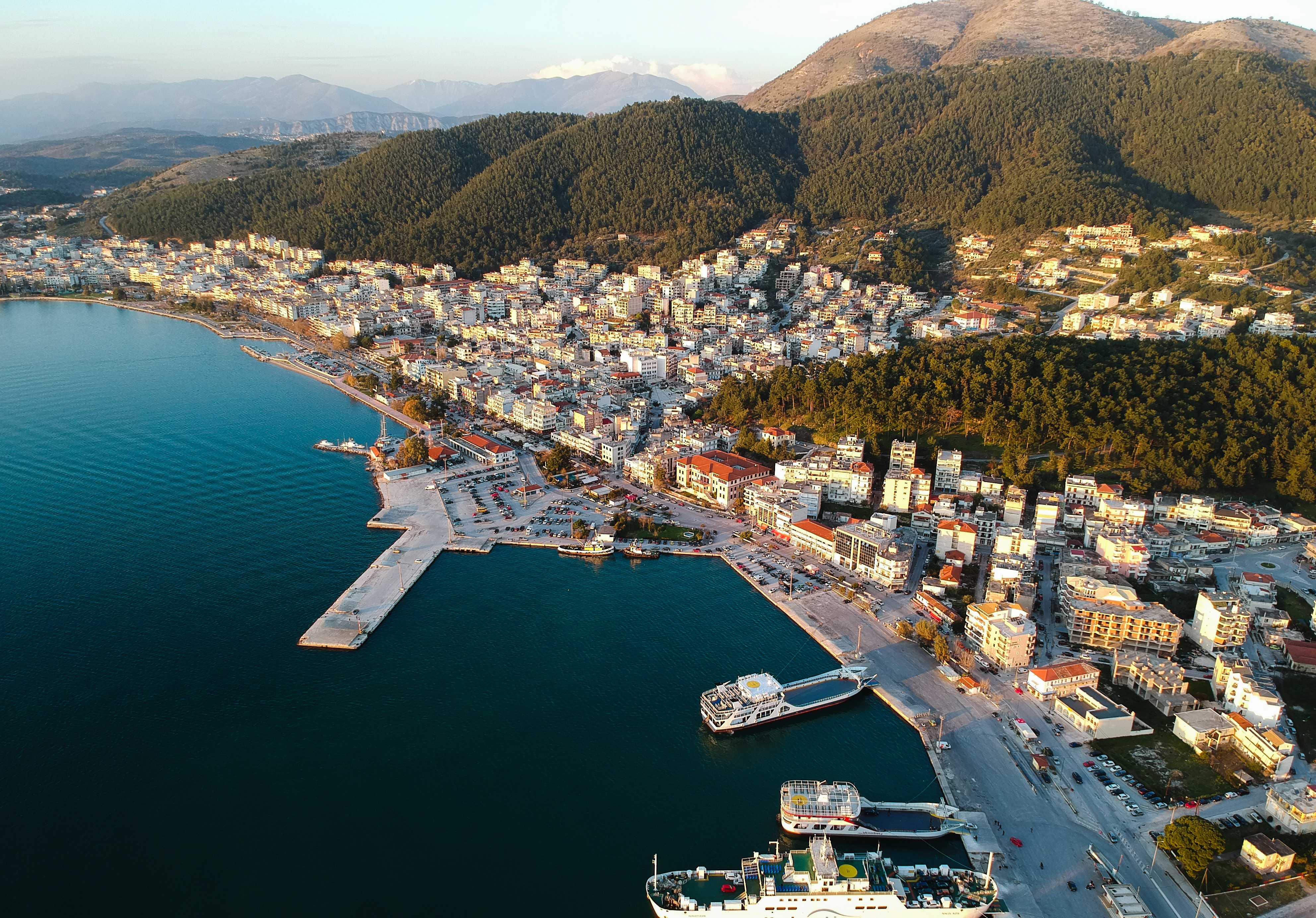 Η περιοχή της Ελλάδας που οι ξένοι έχουν πάθει παροξυσμό με την ομορφιά του και αγοράζουν σπίτια - Όχι, δεν είναι νησί