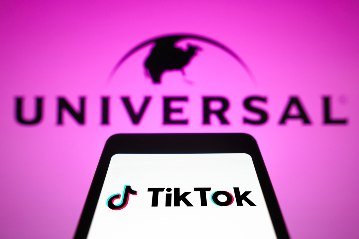 Universal vs TikTok: Όσα πρέπει να ξέρεις για την μεγαλύτερη αντιπαράθεση στη βιομηχανία του θεάματος