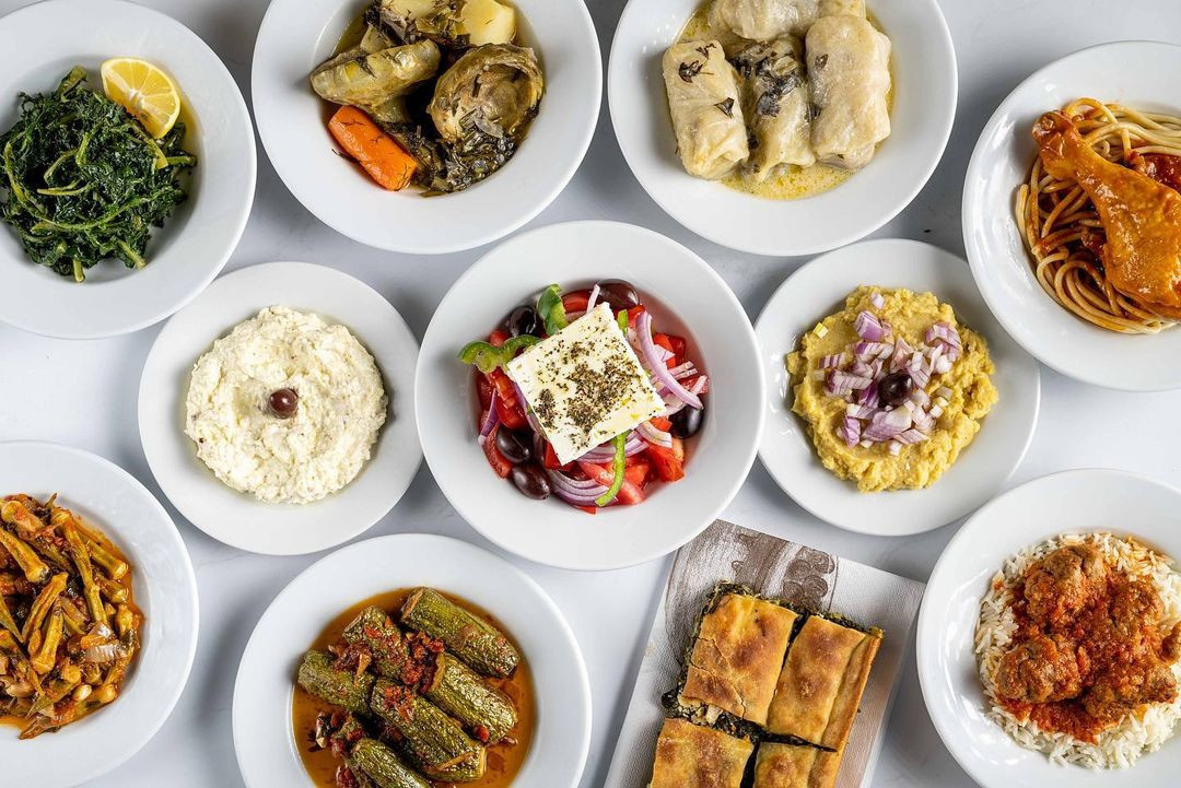 Οι 3 καλύτερες ταβέρνες με φανταστικά μαγειρευτά στην Αθήνα: Για να βρεις τραπέζι, θέλει κράτηση εβδομάδες πριν