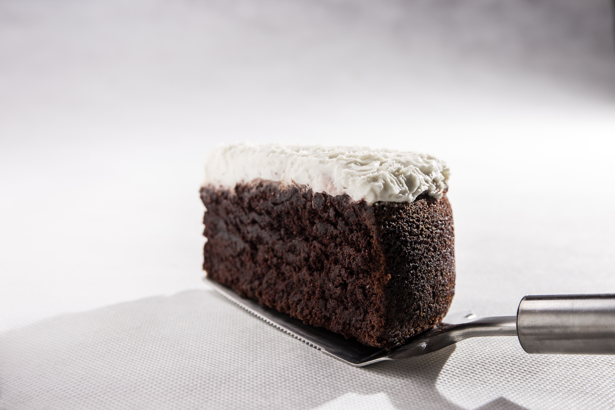 Ένα γλυκό που θα ξετρελάνει και τα παιδιά και τους φίλους σου: Σοκολατένιο κέικ με ένα μυστικό συστατικό