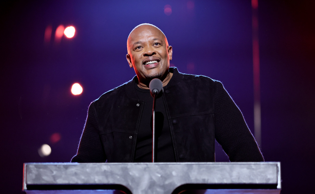 «Δεν υπάρχει κανείς να τον συναγωνιστεί στο μικρόφωνο»: Ο Dr. Dre «ανέδειξε» τον καλύτερο ράπερ όλων των εποχών και δεν είναι μαύρος