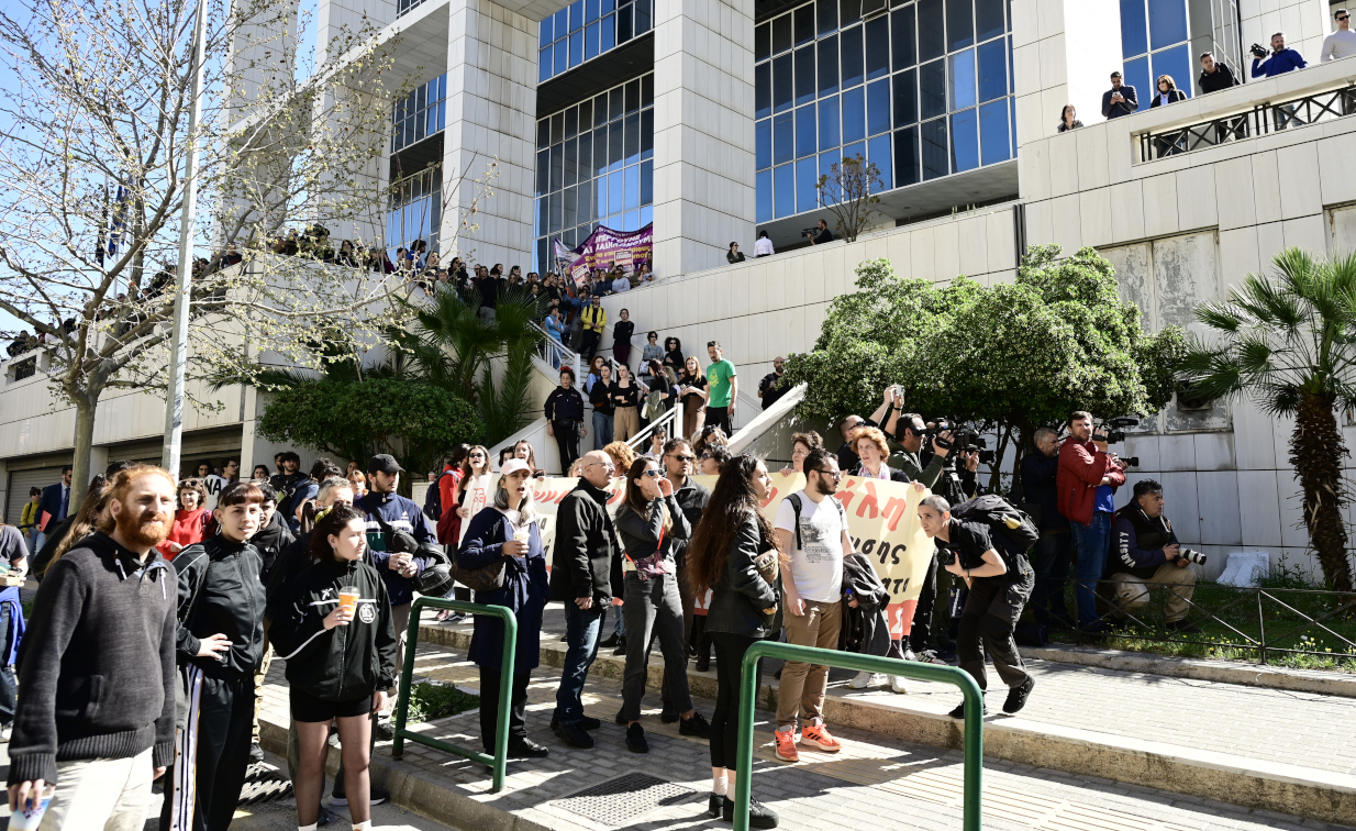 Ο Μίχος κρίθηκε ένοχος για βιασμό: Μια νίκη της κοινωνίας ή μια απόφαση της Δικαιοσύνης που δείχνει ότι δεν είναι τόσο διεφθαρμένη;