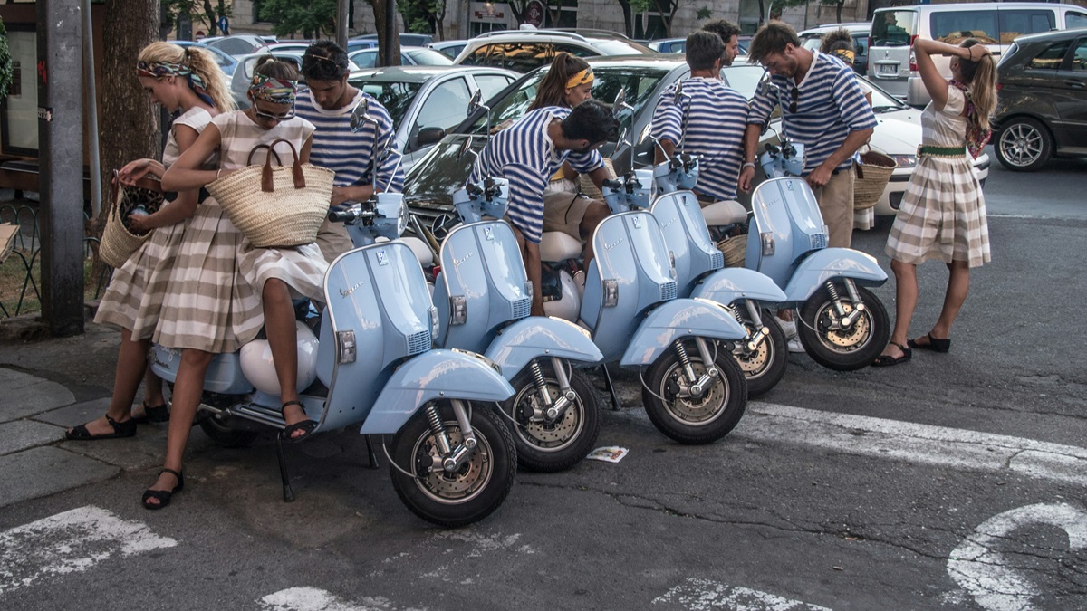 Το παράδοξο με τις γυναίκες: Είναι παράλληλα και πιο λυπημένες και πιο ευτυχισμένες από τους άνδρες