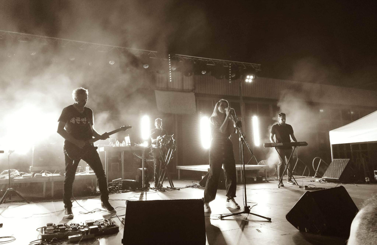 MIKRO live in Athens: Η μεγάλη επιστροφή της μπάντας που καθόρισε το electro στην Ελλάδα