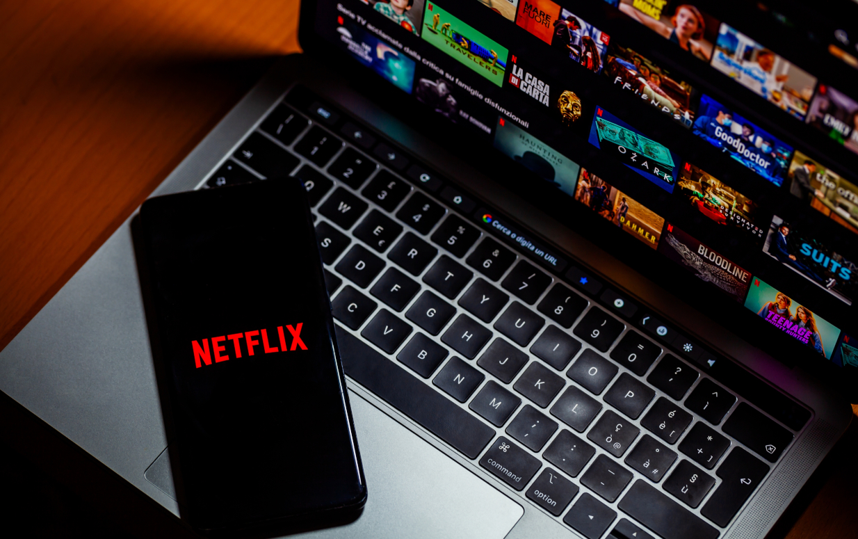 Τα 2 κόλπα για να σου προτείνει το Netflix καλύτερα πράγματα και να μη χρειάζεται να ψάχνεις: Η απόλυτη λίστα με cheat κωδικούς