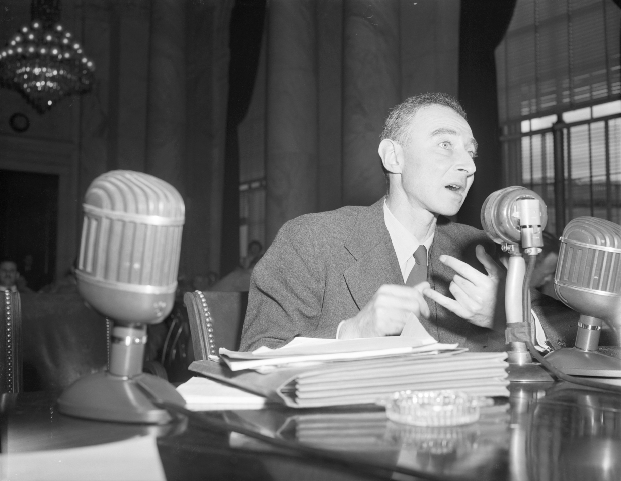 Oppenheimer: Δεν ήταν ο καλύτερος φυσικός, ήταν όμως ο ιδανικότερος – Οι λόγοι που έγινε επικεφαλής του Manhattan Project όντας «μέτριος»!