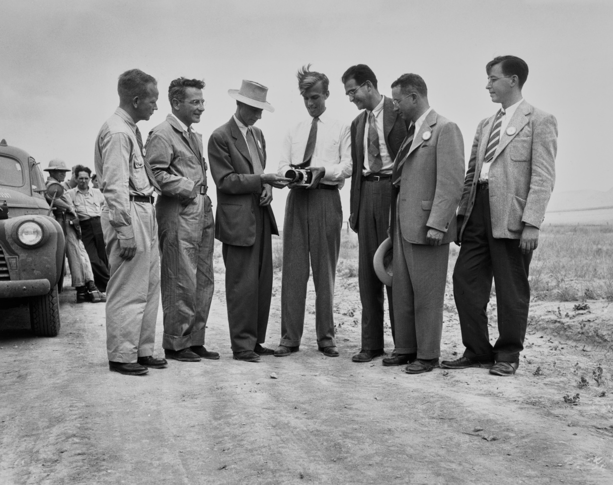 Oppenheimer: Δεν ήταν ο καλύτερος φυσικός, ήταν όμως ο ιδανικότερος - Οι λόγοι που έγινε επικεφαλής του Manhattan Project όντας «μέτριος»! Oppenheimer: Δε μπορούσε να διαχειριστεί ένα κυλικείο, του ανατέθηκε όμως η ατομική βόμβα - Οι άγνωστες ικανότητες του εκτός φυσικής
