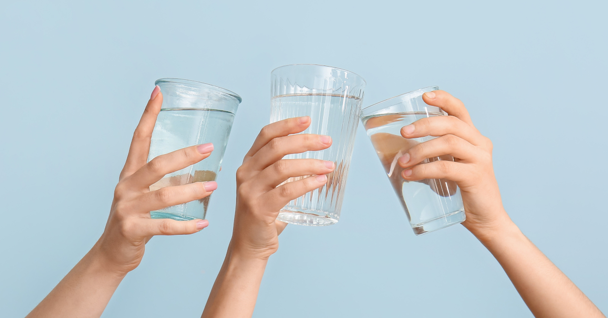 Μην ξεχνιέσαι με το νερό: Πώς θα ξέρεις πόσο πρέπει να πίνεις κάθε μέρα