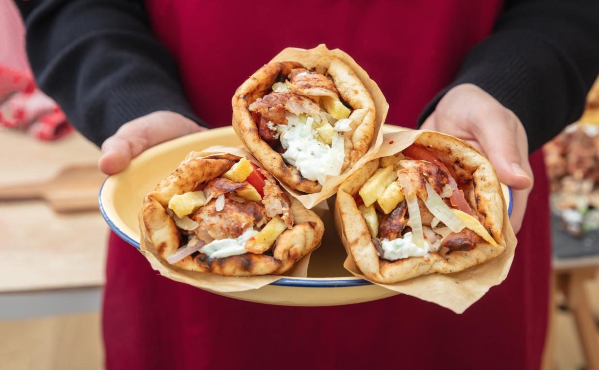 No1 παγκοσμίως: Το Taste Atlas ανέδειξε τον γύρο ως το καλύτερο υλικό για σάντουιτς & wrap
