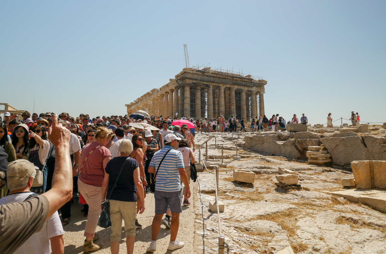 Daily Record: «Κραυγή αγωνίας από τους Αθηναίους: Όχι άλλοι τουρίστες» – Το κρίσιμο ερώτημα που καλούμαστε να απαντήσουμε