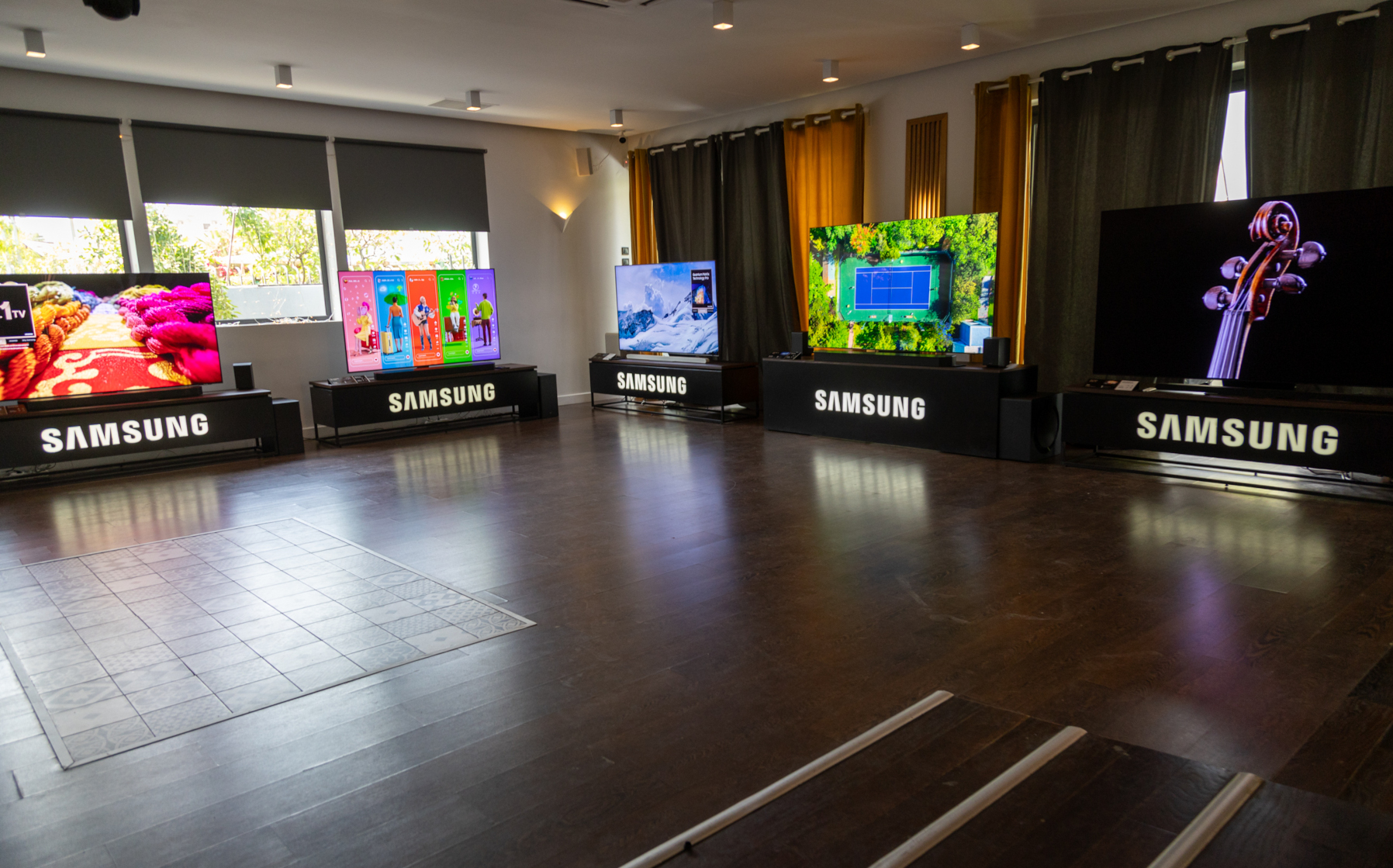 Unbox & Discover: Η Samsung έφερε την εποχή του AI στην τηλεόραση με μια εντυπωσιακή σειρά συσκευών