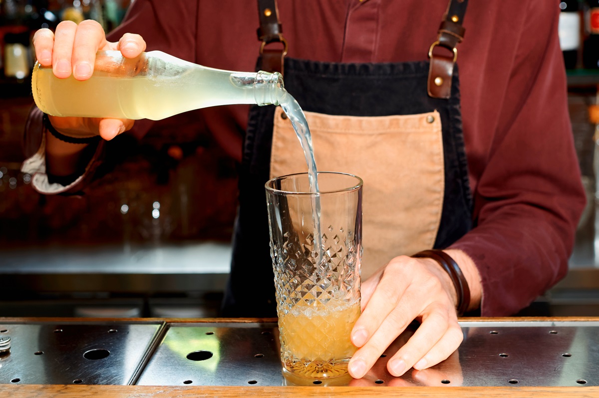 Γιατί πρέπει να πίνετε ginger ale στο αεροπλάνο 