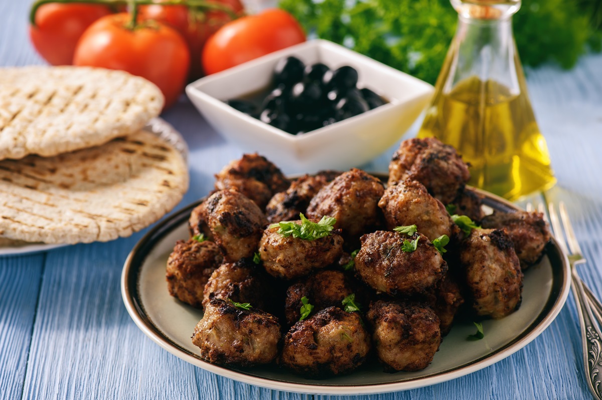 2 ελληνικά πιάτα με κεφτεδάκια στο top-5 στα 100 καλύτερα του κόσμου