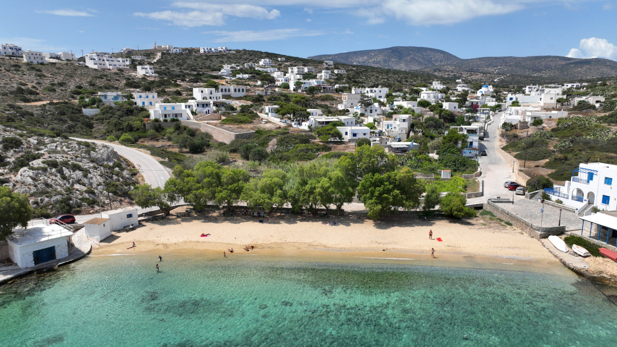 Το νησί που ακούς ελάχιστα κάθε καλοκαίρι - Παραμένει φθηνό κι έχει ένα εντυπωσιακό κτίσμα σε βράχο που μοιάζει με 8ο θαύμα Το νησί που ακούς ελάχιστα κάθε καλοκαίρι - Παραμένει φθηνό κι έχει ένα εντυπωσιακό κτίσμα σε βράχο που θα σε αφήσει ενεό