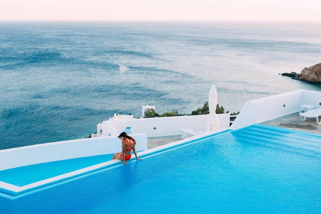 Είναι το νησί με τη μεγαλύτερη πυκνότητα σε luxury ξενοδοχεία στις Κυκλάδες: Γνωρίζει αποθέωση για τις παραλίες και τα σοκάκια του Είναι το νησί με τη μεγαλύτερη πυκνότητα σε luxury ξενοδοχεία στις Κυκλάδες: Γνωρίζει αποθέωση για τις παραλίες και τα σοκάκια του
