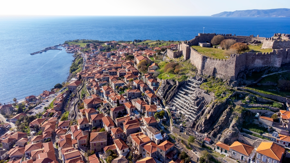 Το ωραιότερο σοκάκι στον κόσμο είναι ελληνικό: Βρίσκεται σε νησί που δεν θα σου ερχόταν ούτε στα πρώτα 20 νησί