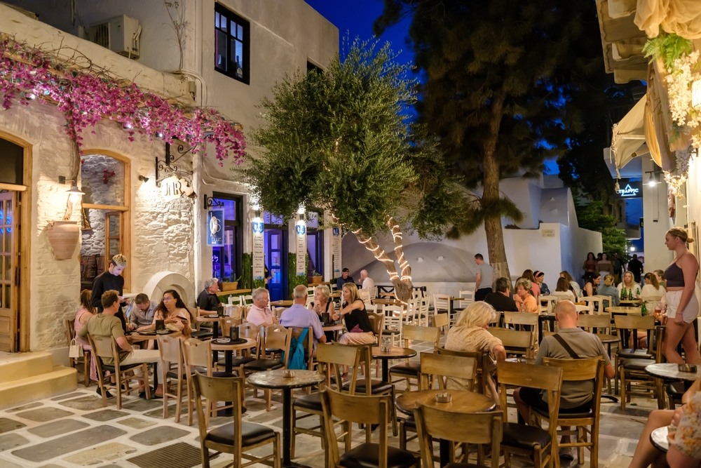 Με ηλιοβασίλεμα που ξεπερνά της Σαντορίνης: Το νησί που έχει όλα τα εφόδια για να γίνει η…προηγούμενη Μύκονος! νησί